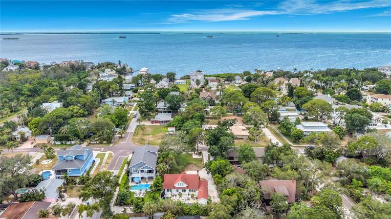 3 bedroom Single Family Residence at 675 S Vincent Street, Crystal Beach Rev, Crystal Beach — photo 2