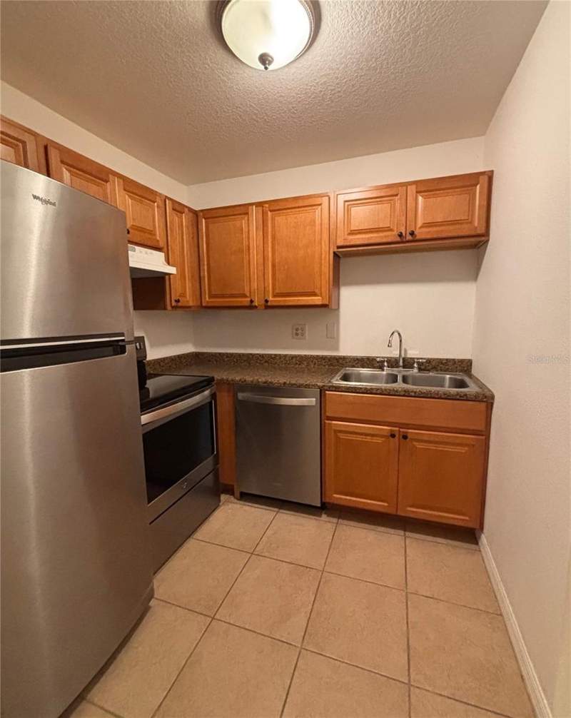 1 bedroom Condominium at 6519 W Newberry Road #604, Oaks, Gainesville — photo 3