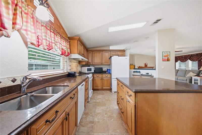3 bedroom Manufactured Home at 8401 Weatherford Avenue, Brookridge Comm, Brooksville — photo 5