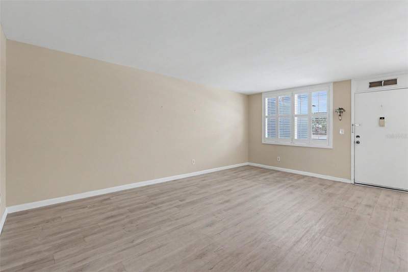 1 bedroom Condominium at 4720 Locust Street #206, Winston Park Northeast, St Petersburg — photo 3