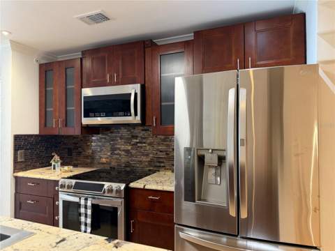 18593 Bridle Club Drive, Tampa FL - photo 12 of 57