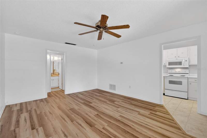 1 bedroom Condominium at 200 E 10th Avenue #8, Mount Dora Colonial Arms Condo, Mount Dora — photo 5