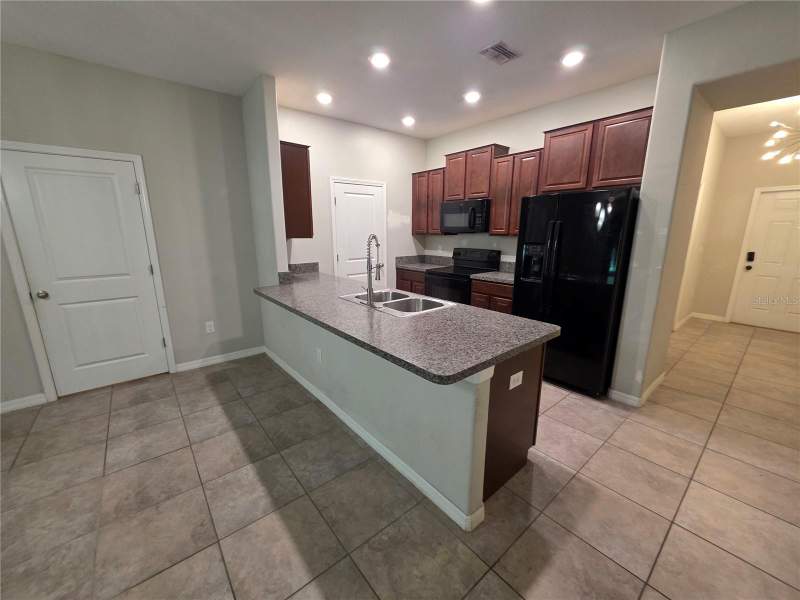 3 bedroom Townhouse at 10676 Lake Montauk Drive, Riverview Lakes, Riverview — photo 5