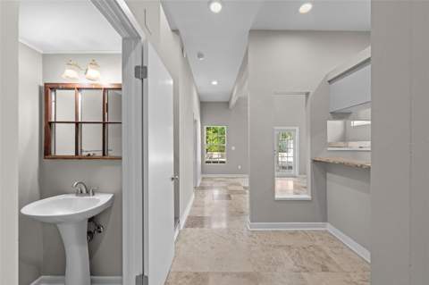 1513 E Park Circle, Tampa FL - photo 17 of 31