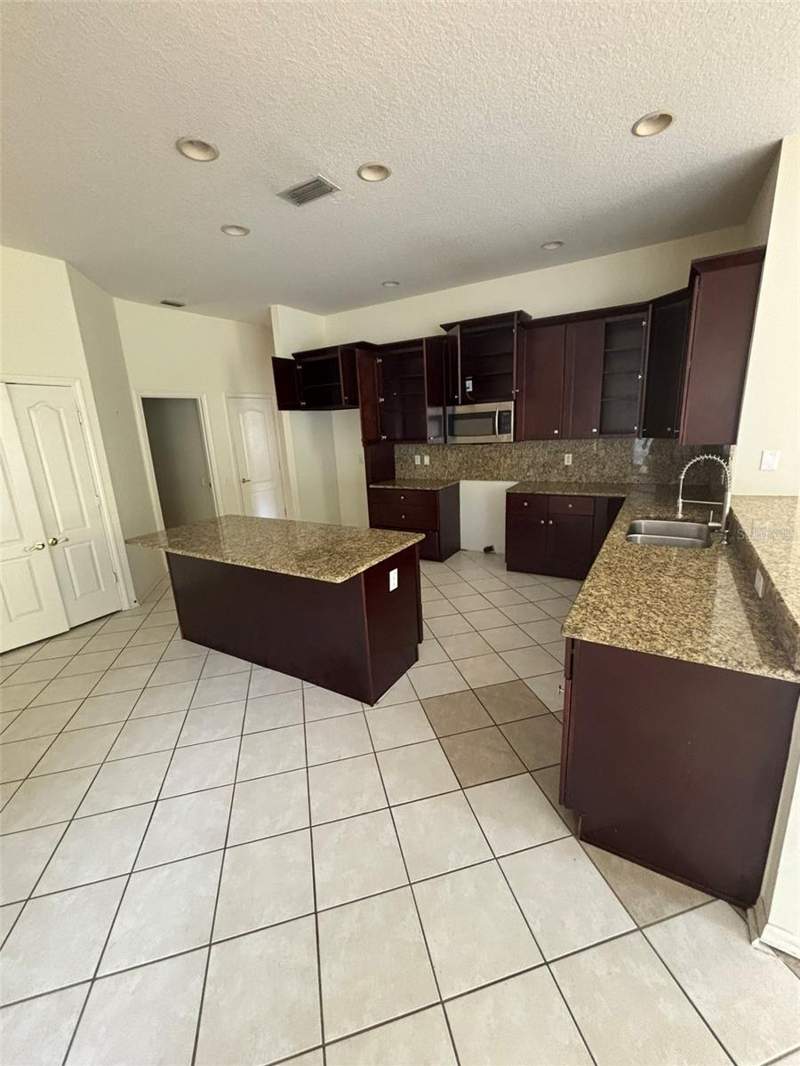 4 bedroom Single Family Residence at 5141 Silver Charm Terrace, Lexington Oaks Ph 1, Zephyrhills — photo 2