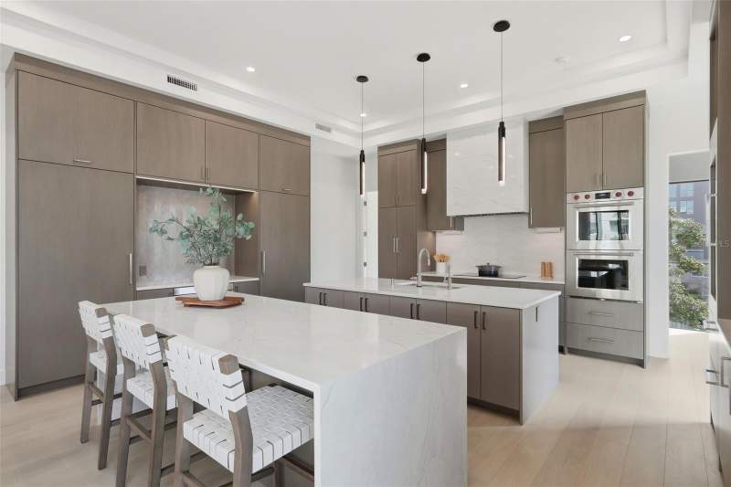 3 bedroom Single Family Residence at 321 2nd Street, Rev Map Of St Petersburg, St Petersburg — photo 2