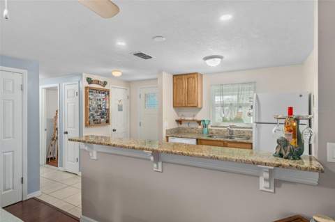 7906 Woodvine Circle, Tampa FL - photo 8 of 34