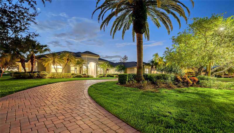 4 bedroom Single Family Residence at 3194 Charles Macdonald Drive, Laurel Oak Estates Sec 01, Sarasota — photo 3