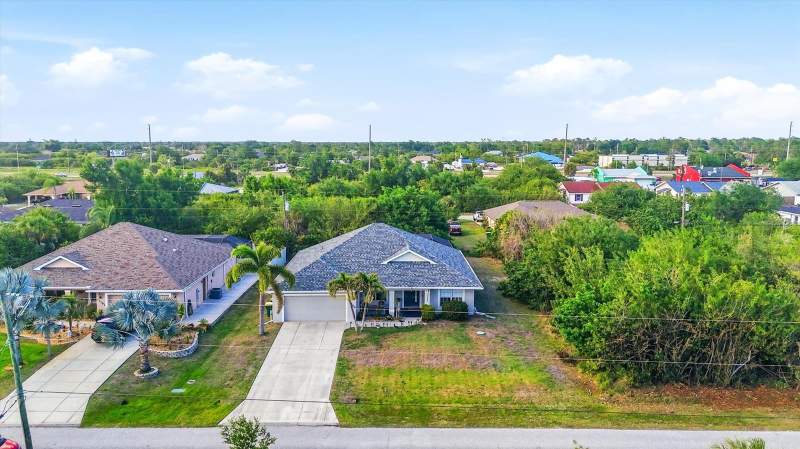3 bedroom Single Family Residence at 11200 Carnegie Avenue, Port Charlotte Sec 065, Englewood — photo 2