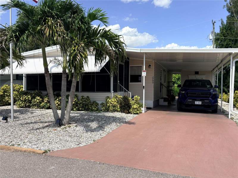 2 bedroom Manufactured Home at 2790 Indianwood Drive, Laurel Estates, North Fort Myers — photo 2