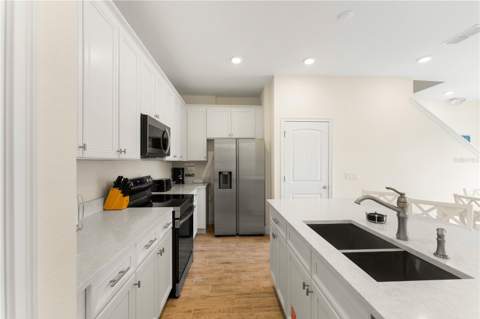 2939 Castaway Lane, Kissimmee FL - photo 9 of 44