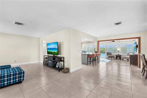 911 Silver Palm Way, Apollo Beach FL - photo 9 of 35