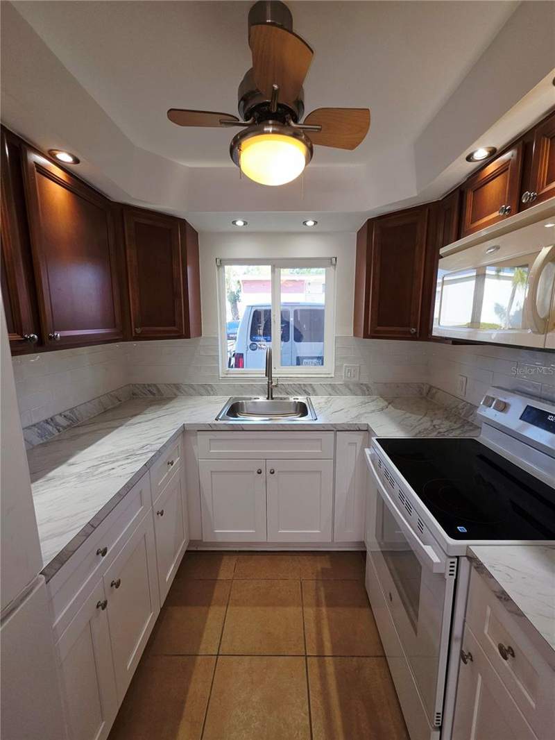 1 bedroom Condominium at 4580 OVERLOOK DRIVE #190, LAKE OVERLOOK APTS, ST PETERSBURG — photo 3