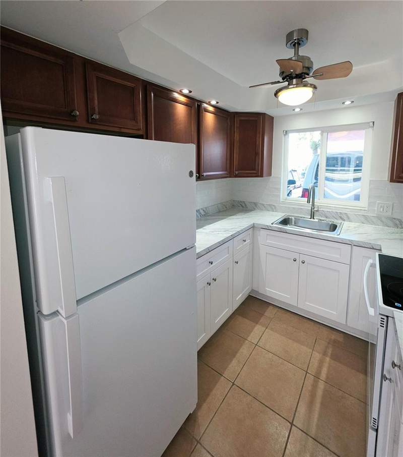 1 bedroom Condominium at 4580 OVERLOOK DRIVE #190, LAKE OVERLOOK APTS, ST PETERSBURG — photo 4