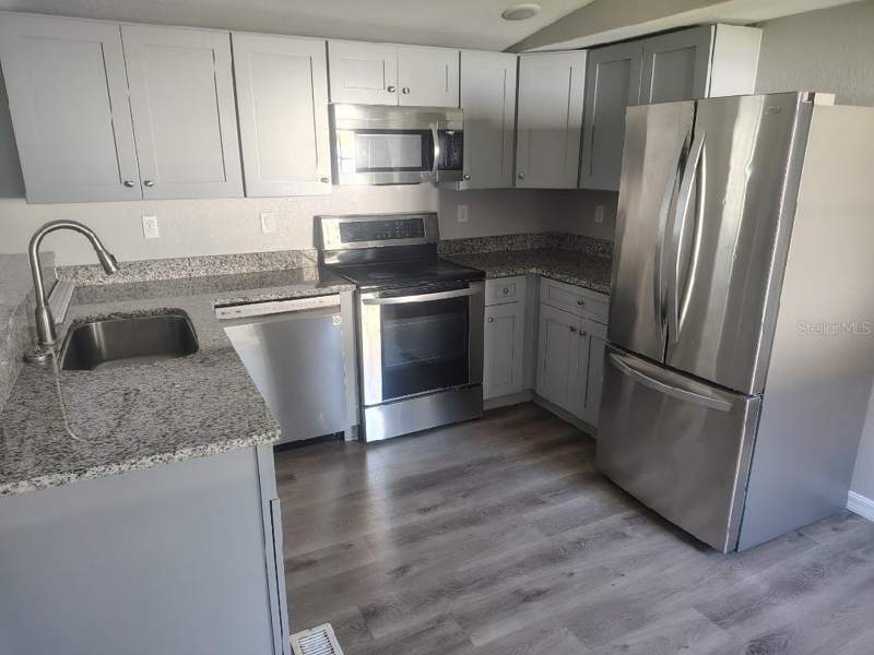 2 bedroom Manufactured Home at 3940 SE 56th Avenue, Silver Spgs Manor, Ocala — photo 2