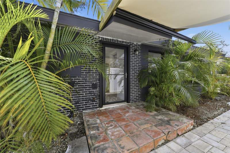 2 bedroom Single Family Residence at 8456 Midnight Pass Road, Heron Lagoon Lodge Sub, Sarasota — photo 1