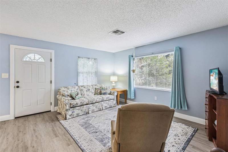 3 bedroom Single Family Residence at 690 E Jackson Avenue, Mount Dora, Mount Dora — photo 4