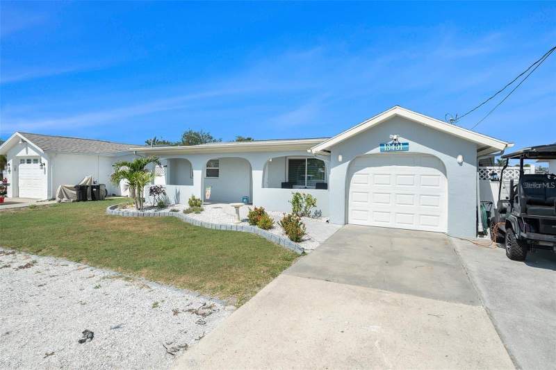 3 bedroom Single Family Residence at 13401 Neptune Drive, Pleasure Isles, Hudson — photo 2