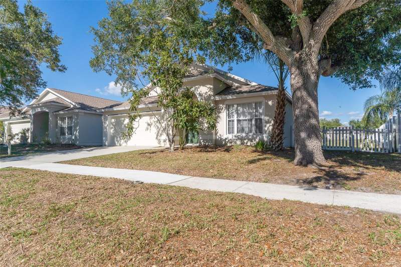4 bedroom Single Family Residence at 12907 Early Run Lane, South Pointe Ph 10 & 11, Riverview — photo 2