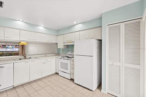 3118 Windrush Bourne #8, Sarasota FL - photo 17 of 96