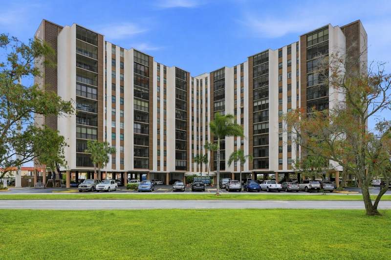 2 bedroom Condominium at 10355 Paradise Boulevard #608, Paradise Island Towers Condo, Treasure Island — photo 2