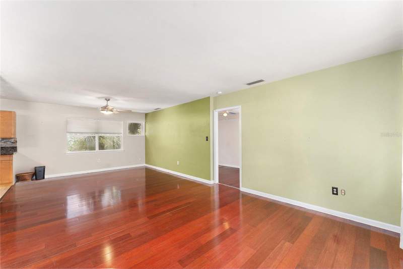 4 bedroom Single Family Residence at 1038 NE 14th Avenue, Highland Court #2, Gainesville — photo 3