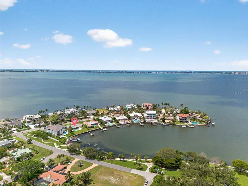 3 bedroom Single Family Residence at 377 S Shore Drive, Indian Beach - Sapphire Shores, Sarasota — photo 1
