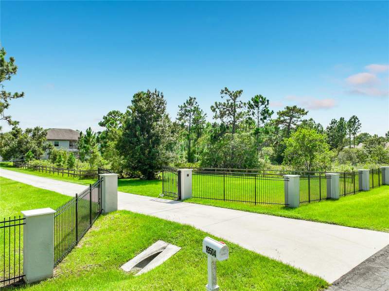 7 bedroom Single Family Residence at 19504 Robertson Street, Cape Orlando Estates, Orlando — photo 2