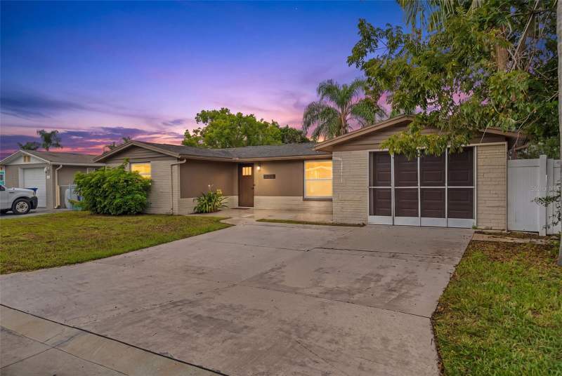 3 bedroom Single Family Residence at 4036 Sunray Drive, Aloha Gardens, Holiday — photo 2