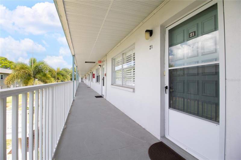 1 bedroom Condominium at 5267 81st Street #21, Paradise Shores, St Petersburg — photo 2