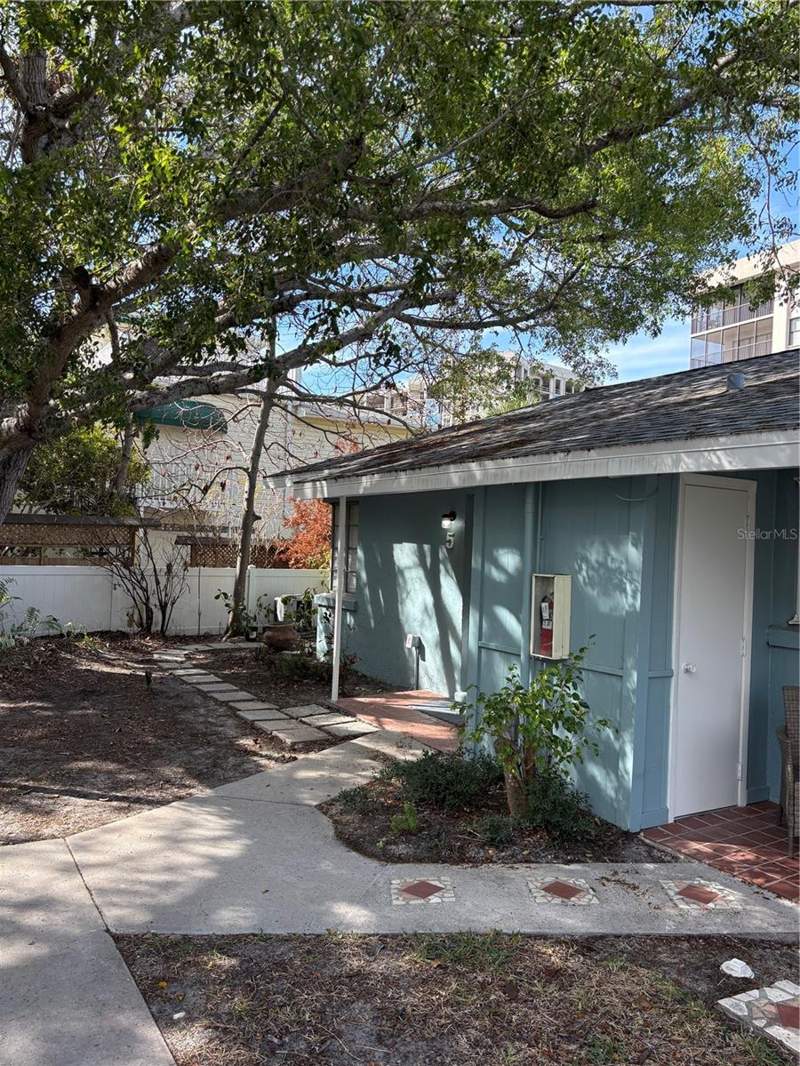 1 bedroom Condominium at 170 ROOSEVELT DRIVE #5, PELICAN GARDENS, SARASOTA — photo 1