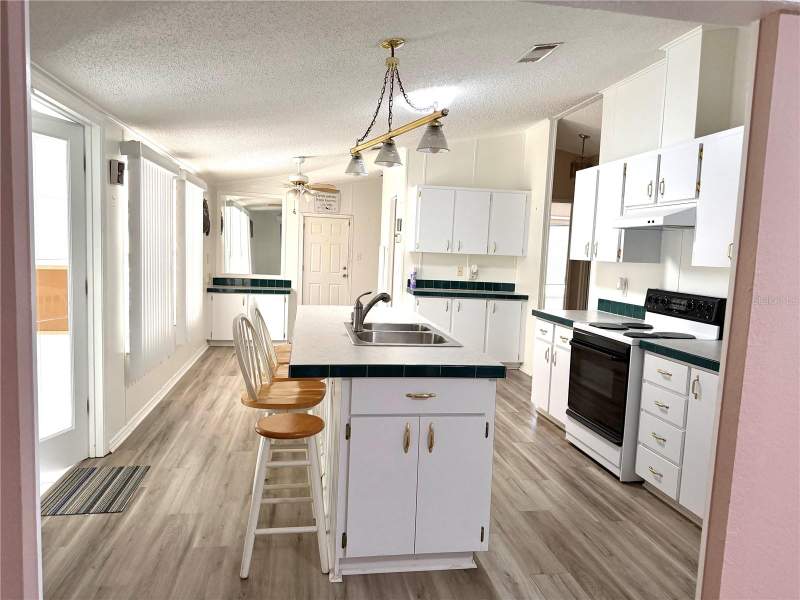 3 bedroom Manufactured Home at 8739 Highpoint Boulevard, High Point Mh Sub, Brooksville — photo 5