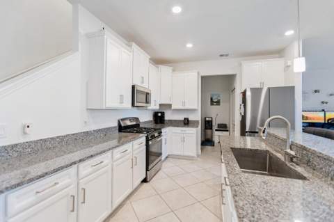 8241 Corner Pine Way, New Port Richey FL - photo 7 of 33