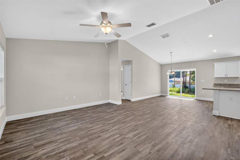 3 bedroom Single Family Residence at 10 Juniper Loop Run, Silver Springs Shores, Ocala — photo 2