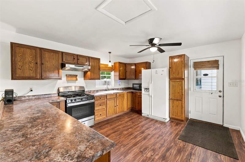 2 bedroom Single Family Residence at 5223 Azalea Circle, Lakewood, Dade City — photo 4