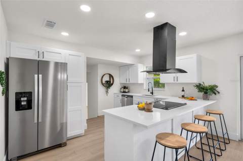 1801 Lakewood Drive, St Petersburg FL - photo 14 of 56