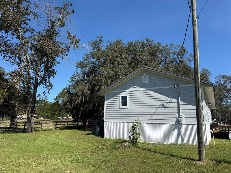 2 bedroom Farm at 10661 W Highway 40, Ocala, Ocala — photo 5