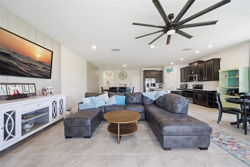 5 bedroom Single Family Residence at 13 White Horse Way, Waterside At Estates, Groveland — photo 5