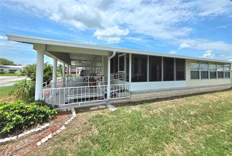 2 bedroom Manufactured Home at 5334 Comanche Street, Lake Betmar Estates Unit 7, Zephyrhills — photo 3