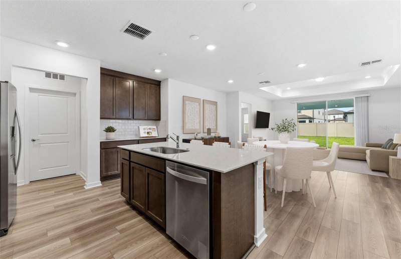 4 bedroom Single Family Residence at 33452 Binding Ties Lane, Vidas Way Legacy Phase 1B, Wesley Chapel — photo 2