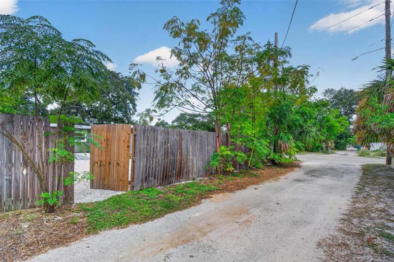 3 bedroom Single Family Residence at 6200 1st Avenue, Pasadena Estates, St Petersburg — photo 4