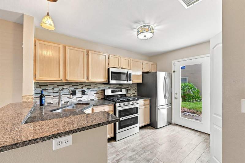 3 bedroom Townhouse at 13017 Lorna Place, Lake Ellen Walk, Tampa — photo 3