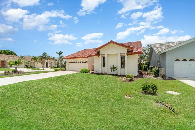 3 bedroom Single Family Residence at 12601 Kelly Palm Drive, Kelly Greens 01, Fort Myers — photo 2