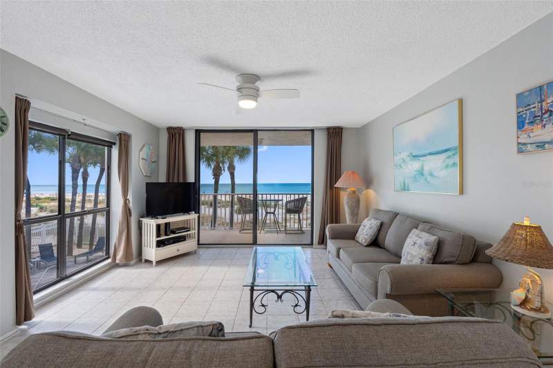 2 bedroom Condominium at 13336 Gulf Boulevard #101, Chambre The Condo, Madeira Beach — photo 3