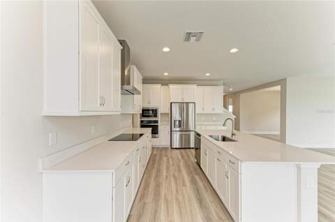 10186 Surrey Rose Drive, San Antonio FL - photo 13 of 35