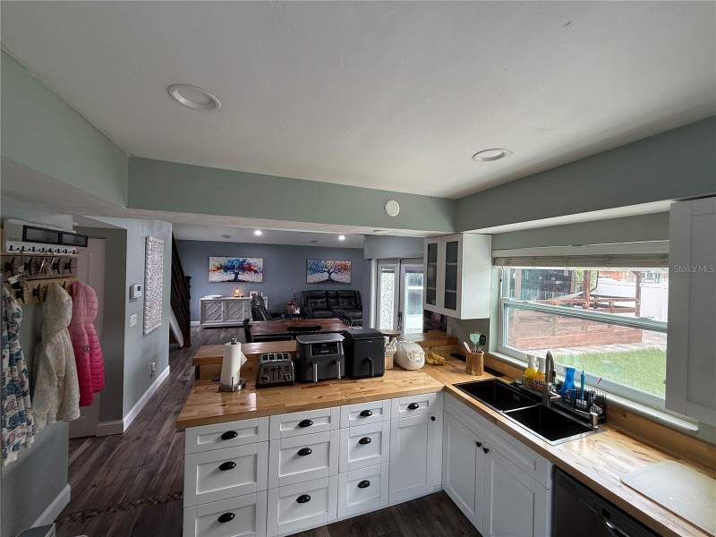 4 bedroom Single Family Residence at 10009 Regal Woods Lane, Mill Pond Village, Tampa — photo 3