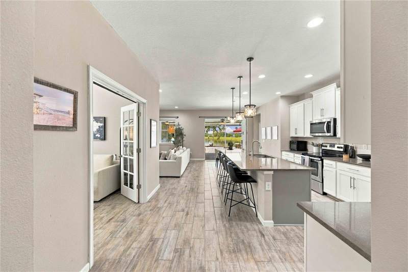 3 bedroom Single Family Residence at 11624 Renaissance Boulevard, Renaissance/West Vlgs Ph 1, Venice — photo 3