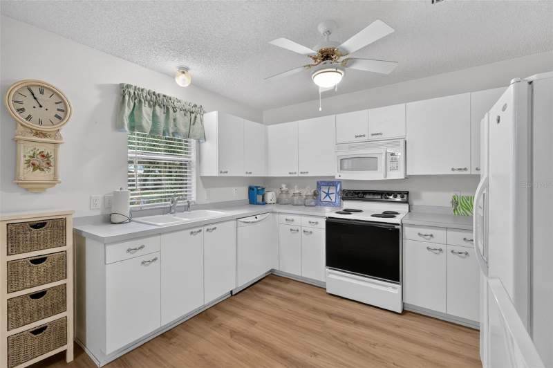 2 bedroom Single Family Residence at 1436 W Schwartz Boulevard, Lady Lake Orange Blossom Gardens Unit 13, Lady Lake — photo 3