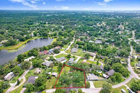 12113 Midlake Drive, Tampa FL - photo 7 of 43