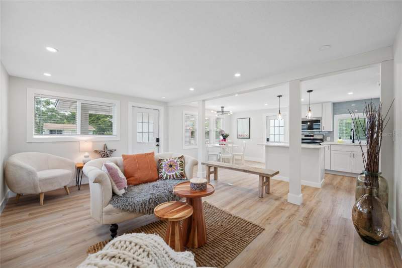 3 bedroom Single Family Residence at 2547 Kingston Street, Estelle Manor, St Petersburg — photo 4